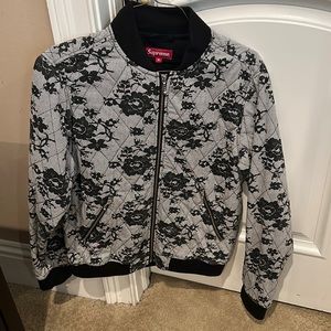 Supreme men’s zip front jacket , two pockets , size M